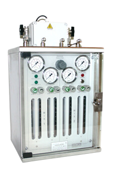 Miscelatore M04S di Cryotek Eng: quattro miscelatori autonomi in un unico telaio, impostazione precisa delle miscele tramite valvole micrometriche, controllo diretto del titolo e stabilità della miscela. Lettura delle portate con sistema analogico Pitot. Adatto per applicazioni Oil & Gas.