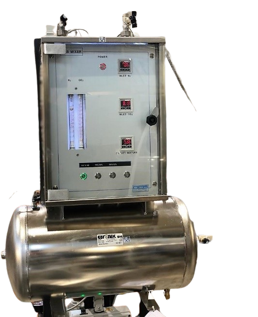 Miscelatore binario/ternario alimentare di nostra produzione, adattabile a varie miscele e gas. Telaio in acciaio inox, flussimetri calibrati, possibilità di impostare 3-10 miscele con titoli personalizzabili. Semplice reimpostazione in loco, riduzione degli errori. Accessori disponibili: allarmi, sistemi di blocco, rilevazione, polmonazione.